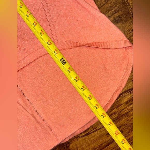 Jennifer Lopez Lightweight Hi-Low Sweater Size Medium - Picture 7 of 8